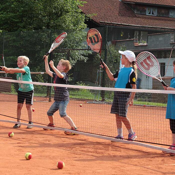 Nachwuchsarbeit - und Sportgeräte