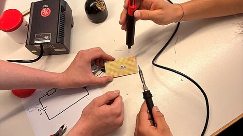 Werkbänke, Teamgeist und Zukunftspläne: „Tag des Handwerks“ begeistert